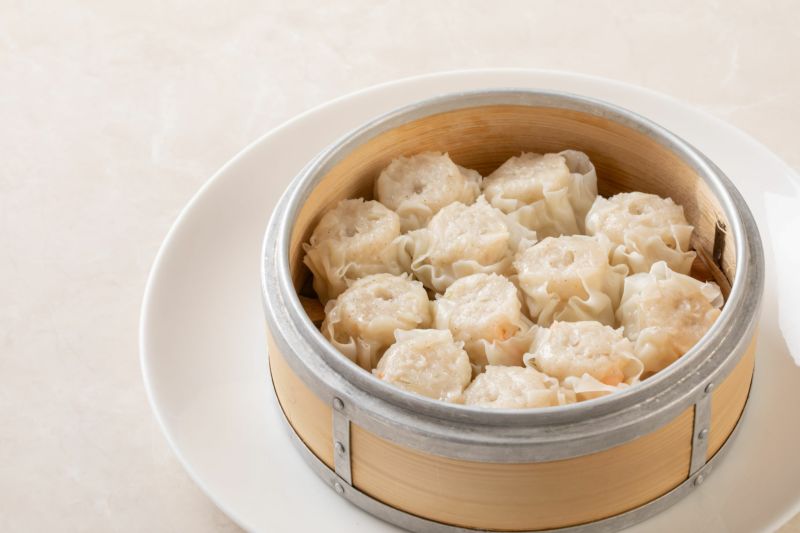 大阪土産に人気！蓬莱本館のエビしゅうまい